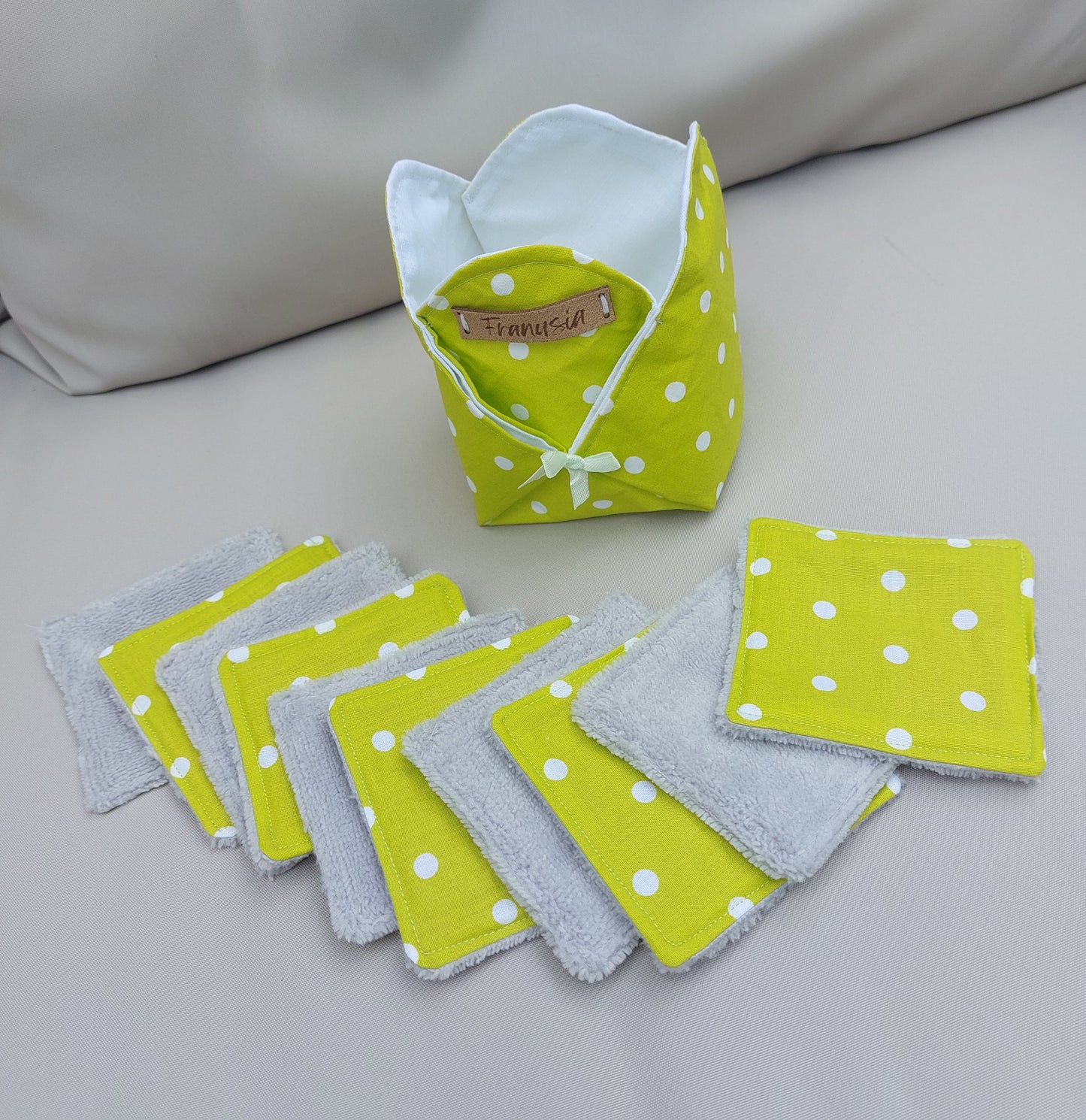 Panière avec ses 10 lingettes
